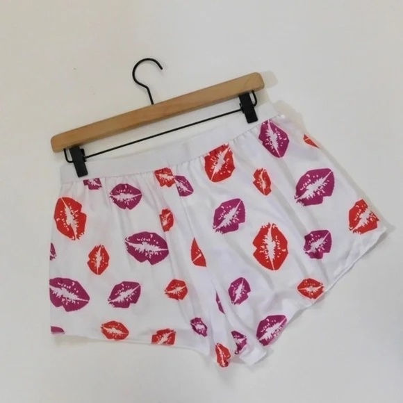 NEW!! HOT LIPS Lipstick Kiss Cropped Loungewear Two Piece Set Top Shorts X-Large - Picture 8 of 10